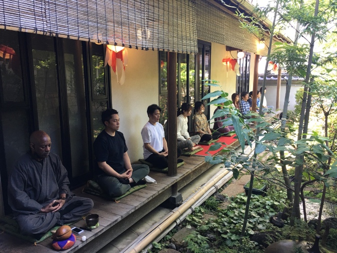 Zazen sitting practice at Komyoji